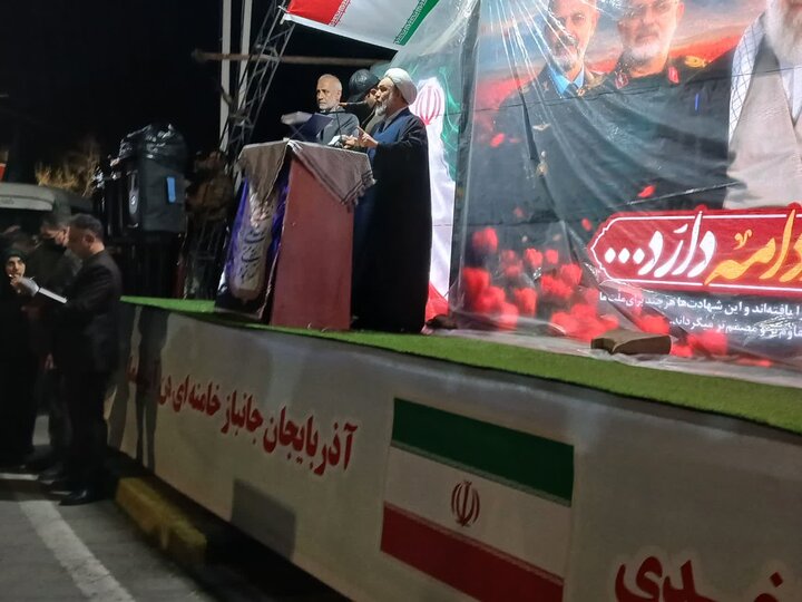 تصاویر/ حضور مسئول سازمان بسیج اساتید، طلاب و روحانیون کشور در تجمع مردمی ارومیه