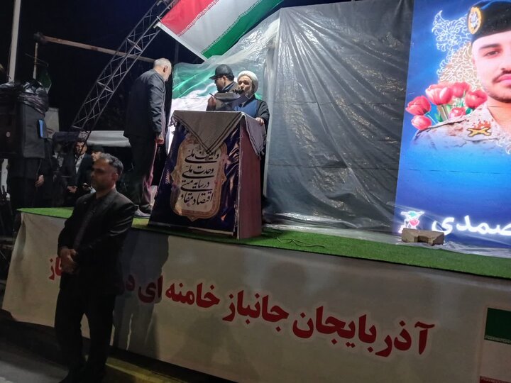 تصاویر/ حضور مسئول سازمان بسیج اساتید، طلاب و روحانیون کشور در تجمع مردمی ارومیه