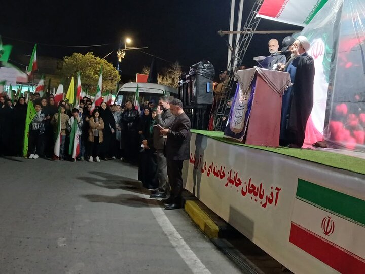 تصاویر/ حضور مسئول سازمان بسیج اساتید، طلاب و روحانیون کشور در تجمع مردمی ارومیه