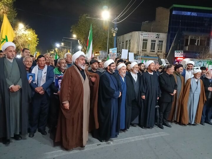 تصاویر/ حضور مسئول سازمان بسیج اساتید، طلاب و روحانیون کشور در تجمع مردمی ارومیه