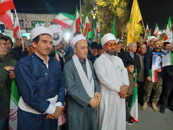 تصاویر/ حضور مسئول سازمان بسیج اساتید، طلاب و روحانیون کشور در تجمع مردمی ارومیه