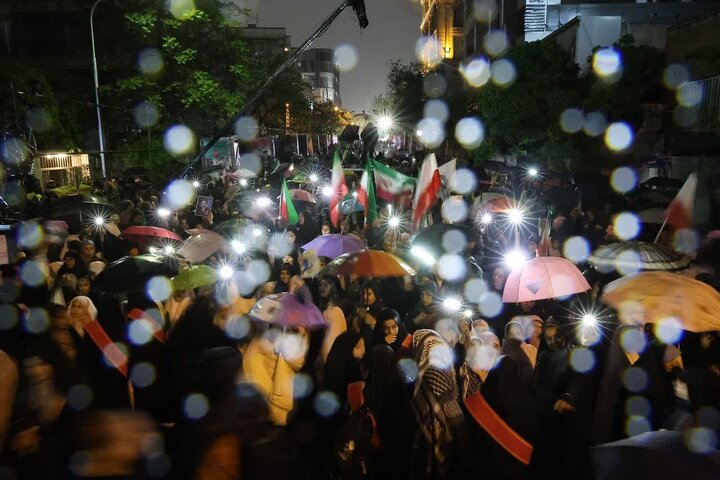 تصاویر/ اجتماع امشب دختران کشوردوست به یاد «جشن فرشته‌ها»