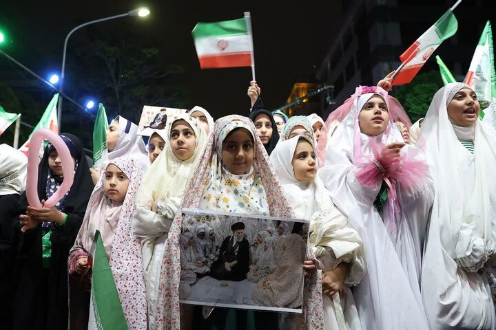 تصاویر/ اجتماع امشب دختران کشوردوست به یاد «جشن فرشته‌ها»