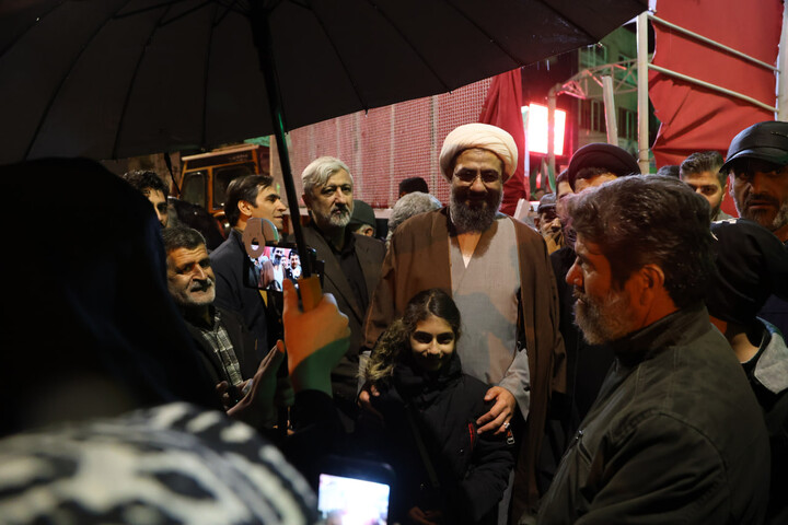 تصاویر / تجمع انقلابی مردم تویسرکان زیر بارش شدید باران
