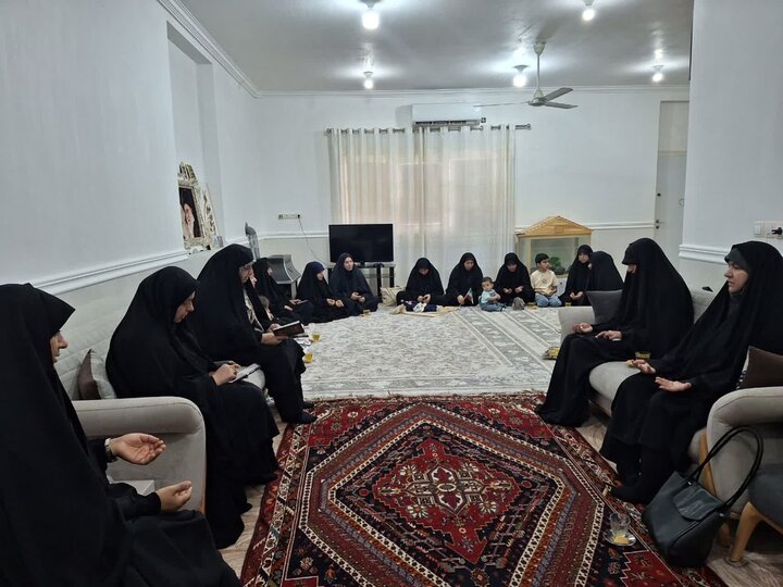 تصاویر/ تجلیل از دختر شهید جنگ رمضان در شهرستان جم