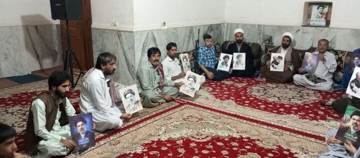 تصاویر/ حضور کادر مدارس علمیه ایرانشهر در منزل شهید سعید چملی از شهدای جنگ رمضان