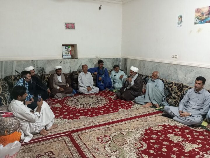 تصاویر/ حضور کادر مدارس علمیه ایرانشهر در منزل شهید سعید چملی از شهدای جنگ رمضان
