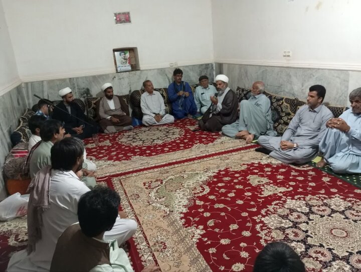 تصاویر/ حضور کادر مدارس علمیه ایرانشهر در منزل شهید سعید چملی از شهدای جنگ رمضان