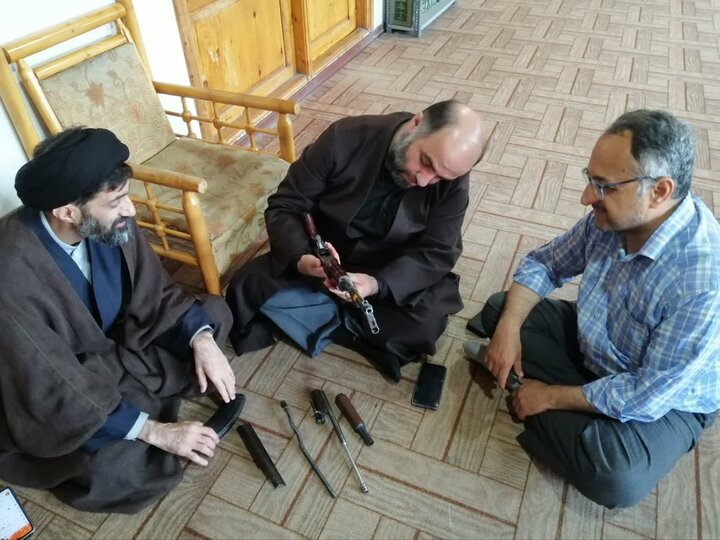 تصاویر/ کارگاه آموزشی کار با سلاح، در مدرسه علمیه ابوالحسن (ع) شهرستان آمل