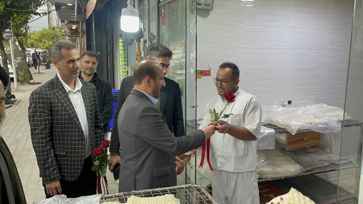 تصاویر/ سرکشی امام جمعه شهرستان نوشهر و مسئولان از نانواییها و فروشگاه های شهرستان