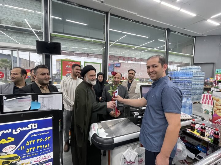 تصاویر/ سرکشی امام جمعه شهرستان نوشهر و مسئولان از نانواییها و فروشگاه های شهرستان