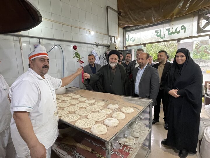 تصاویر/ سرکشی امام جمعه شهرستان نوشهر و مسئولان از نانواییها و فروشگاه های شهرستان