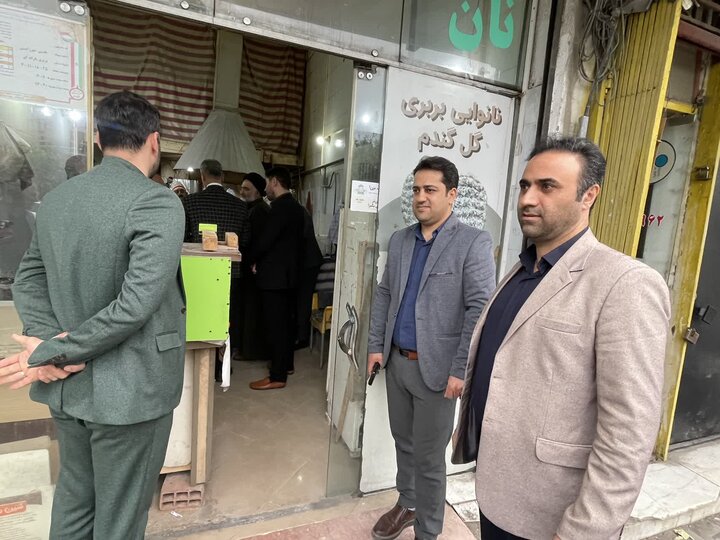 تصاویر/ سرکشی امام جمعه شهرستان نوشهر و مسئولان از نانواییها و فروشگاه های شهرستان
