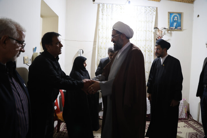 تصاویر / تجلیل نماینده ولی فقیه در استان همدان از شهدای تویسرکانی جنگ رمضان