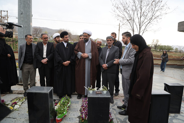 تصاویر / تجلیل نماینده ولی فقیه در استان همدان از شهدای تویسرکانی جنگ رمضان