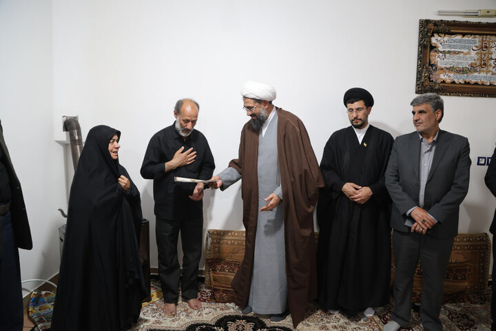 تصاویر / تجلیل نماینده ولی فقیه در استان همدان از شهدای تویسرکانی جنگ رمضان