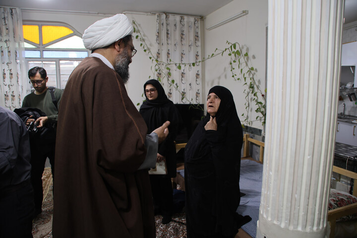 تصاویر / تجلیل نماینده ولی فقیه در استان همدان از شهدای تویسرکانی جنگ رمضان