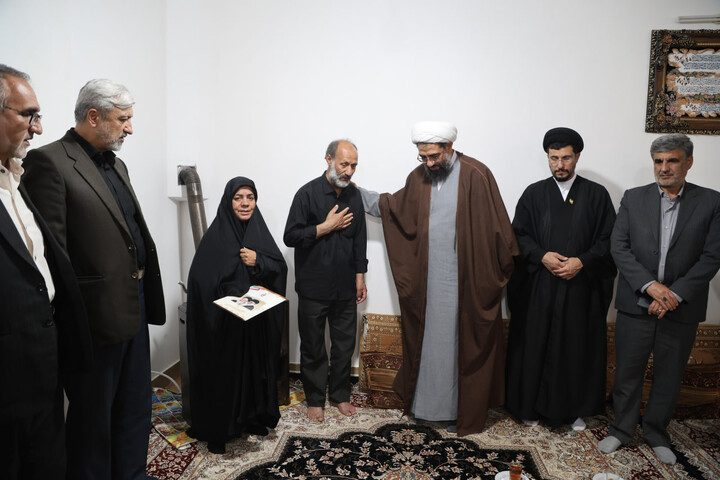 تصاویر / تجلیل نماینده ولی فقیه در استان همدان از شهدای تویسرکانی جنگ رمضان
