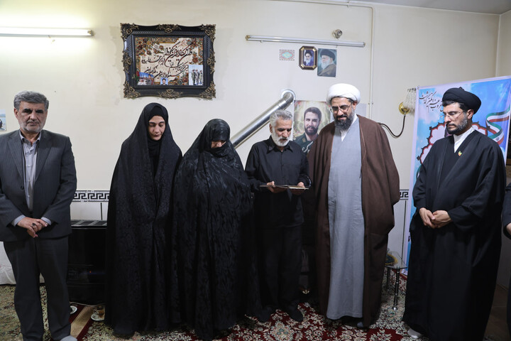 تصاویر / تجلیل نماینده ولی فقیه در استان همدان از شهدای تویسرکانی جنگ رمضان