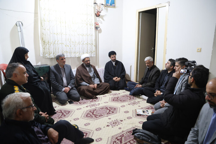 تصاویر / تجلیل نماینده ولی فقیه در استان همدان از شهدای تویسرکانی جنگ رمضان