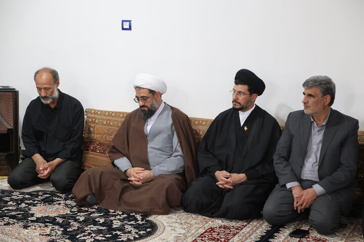 تصاویر / تجلیل نماینده ولی فقیه در استان همدان از شهدای تویسرکانی جنگ رمضان