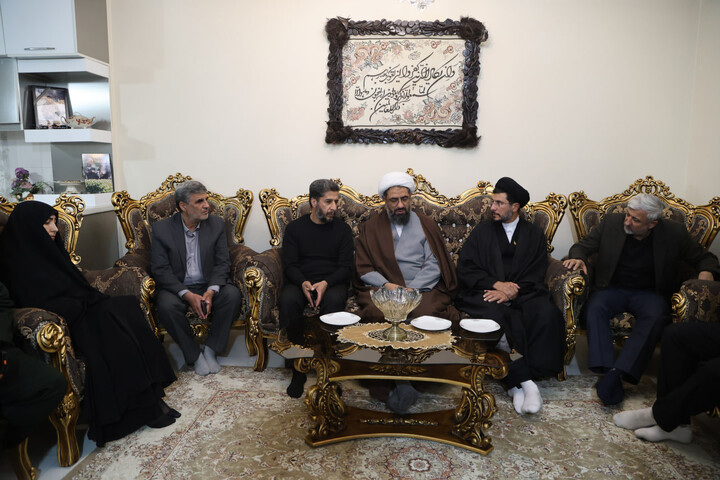 تصاویر / تجلیل نماینده ولی فقیه در استان همدان از شهدای تویسرکانی جنگ رمضان