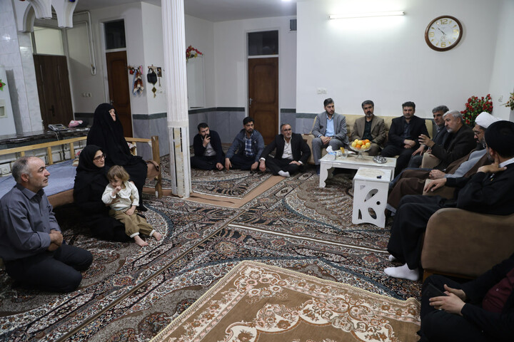 تصاویر / تجلیل نماینده ولی فقیه در استان همدان از شهدای تویسرکانی جنگ رمضان