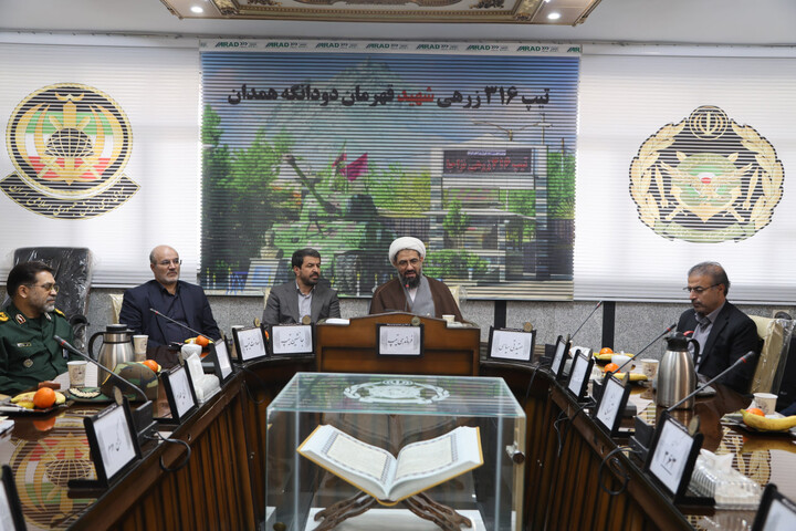 تصاویر / تجلیل نماینده ولی فقیه در استان همدان و استاندار همدان از ایثارگری‌های ارتش جمهوری اسلامی ایران