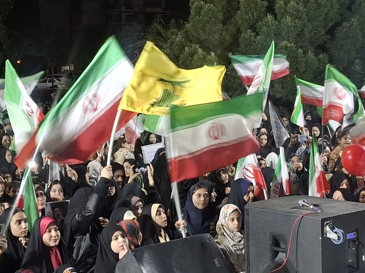 فیلم | دکلمه خوانی دختر شهید ابوالفضل اشکسی در اجتماع بزرگ مردم ولایتمدار کاشان