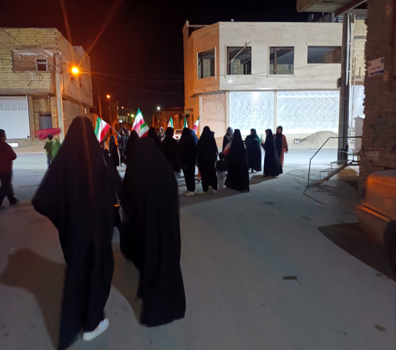پیاده‌روی طلاب مدرسه علمیه امام حسین(ع) سطح سه یزد در گرامیداشت شهدای جنگ رمضان