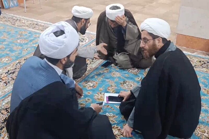 آغاز رزمایش بزرگ تبیینی ـ تبلیغی در مدرسه علمیه امام خمینی(ره) سنقر+ تصاویر