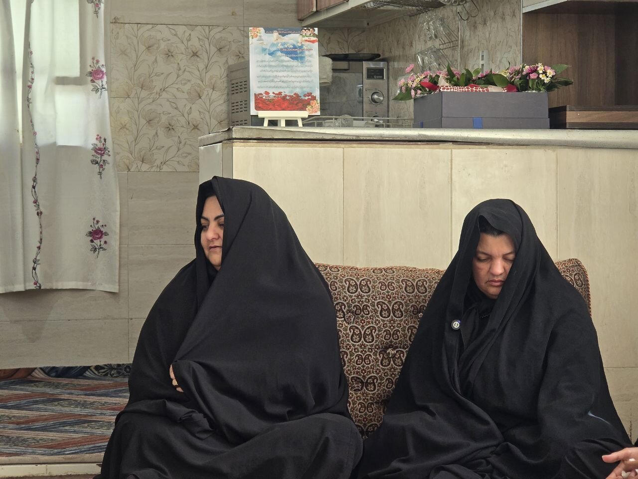 تصاویر/ حضور مدیر حوزه علمیه خواهران یزد در بیت شهید «محمد دهقان دهنوی»