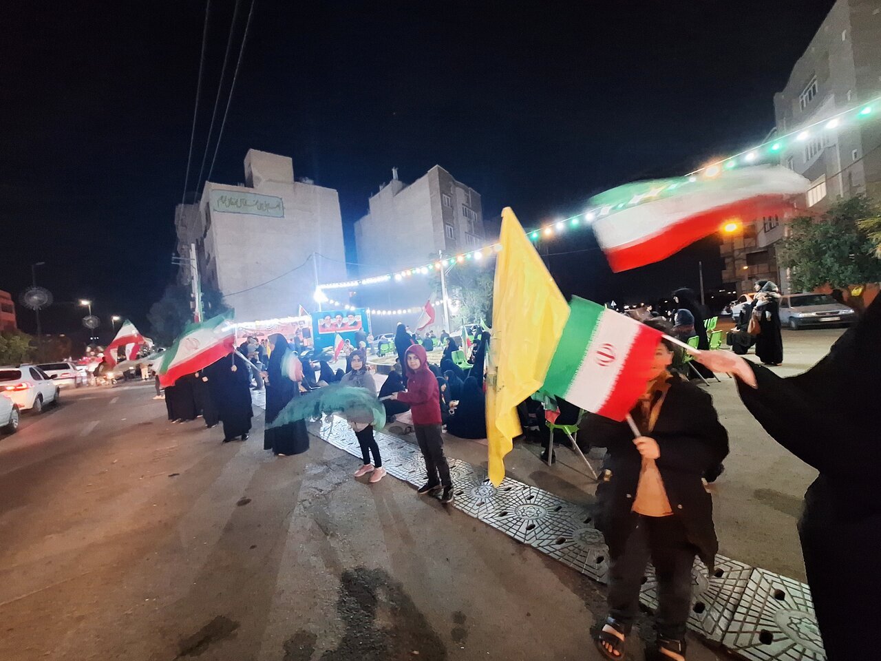 موكب إيراني-لبناني مشترك يجسّد تكامل جبهة المقاومة في قم المقدسة + فيديو وصور