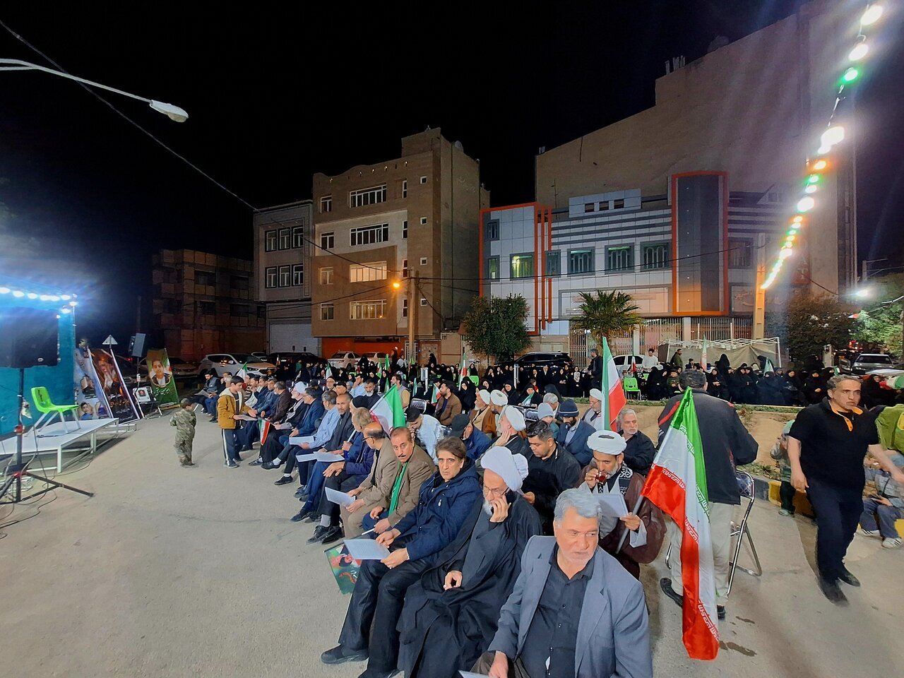 موكب إيراني-لبناني مشترك يجسّد تكامل جبهة المقاومة في قم المقدسة + فيديو وصور