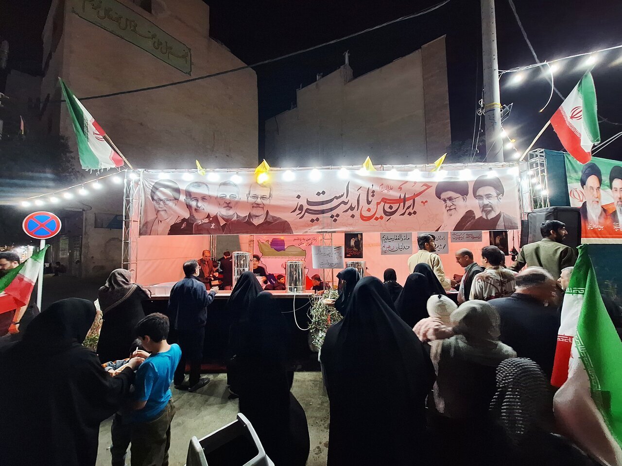موكب إيراني-لبناني مشترك يجسّد تكامل جبهة المقاومة في قم المقدسة + فيديو وصور