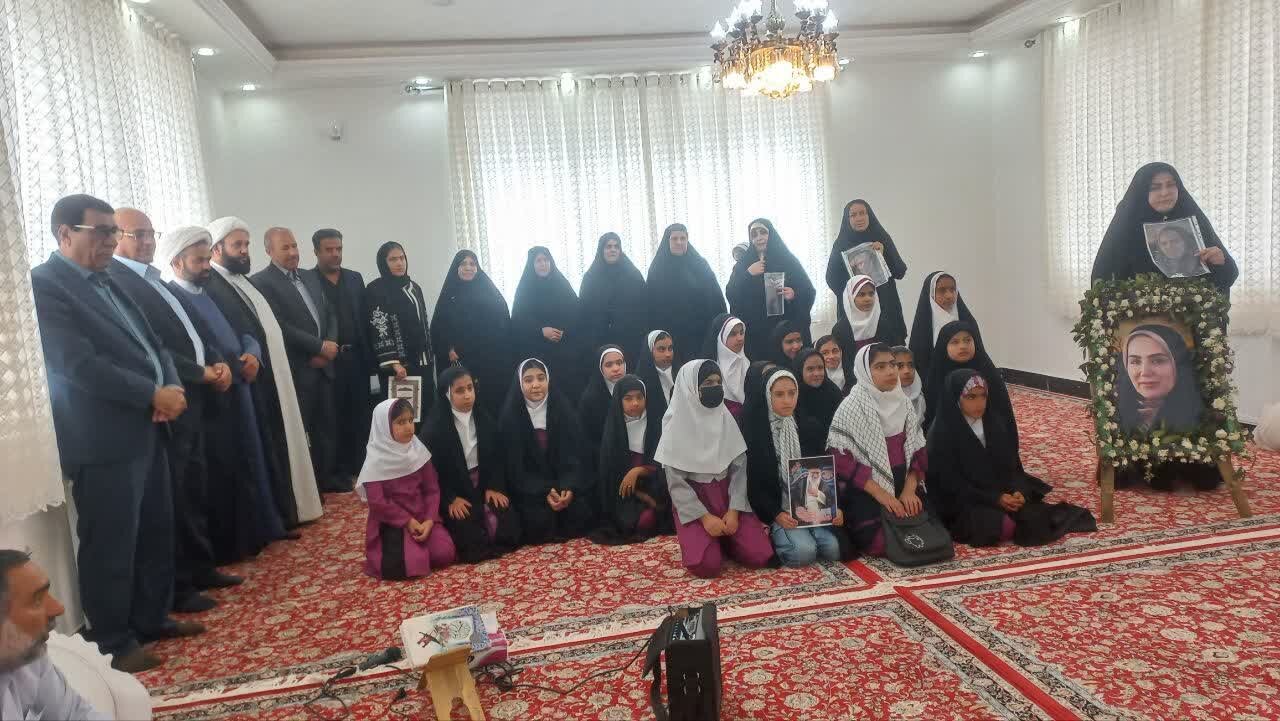 ویژه‌برنامه روز دختر که با حضور دانش‌آموزان در منزل معلم شهیده پوران قلی‌پور برگزار شد