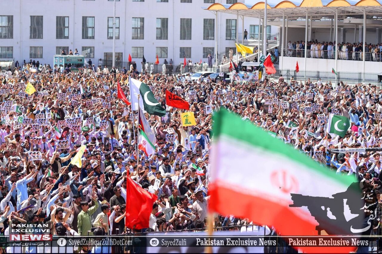 پارا چنار پاکستان میں شہید امت کانفرنس؛ شہید امام خامنہ ای کو خراجِ تحسین اور رہبر انقلاب آیت الله سید مجتبیٰ خامنہ ای سے تجدیدِ عہد+ویڈیوز اور تصاویر