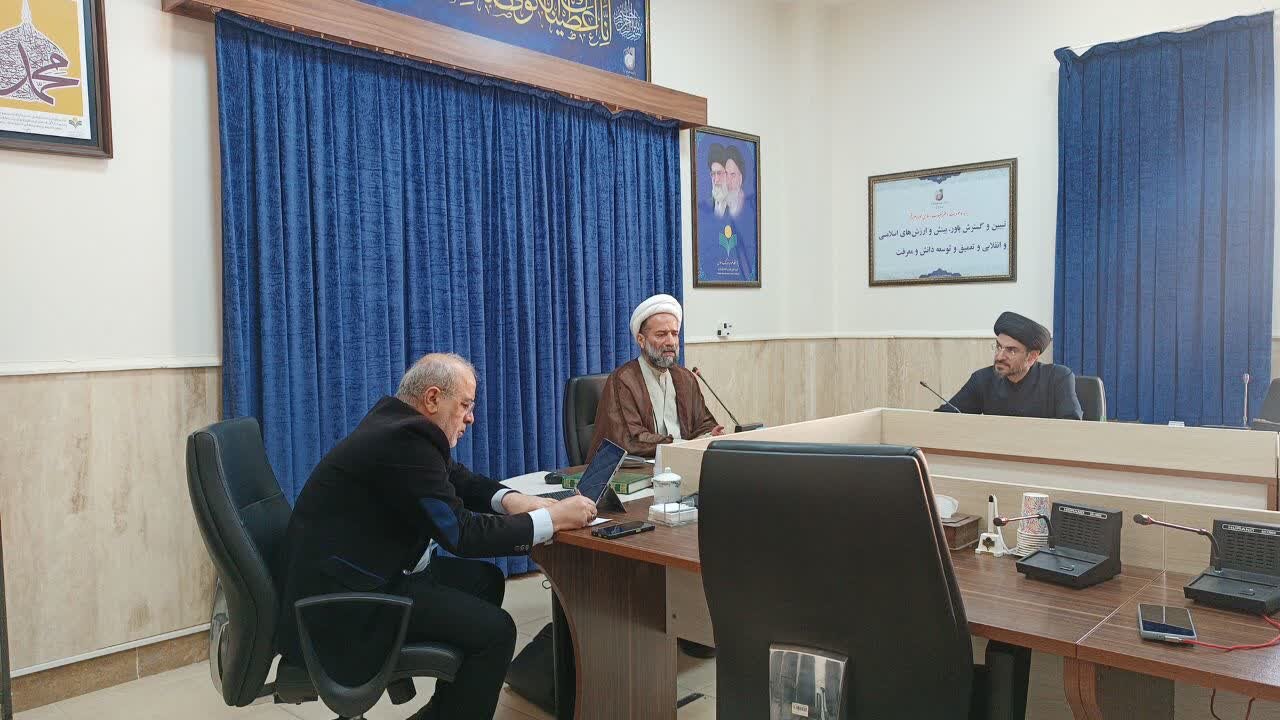حضور مردم در صحنه، تجلی اراده الهی و حافظ کشور و خود مردم است