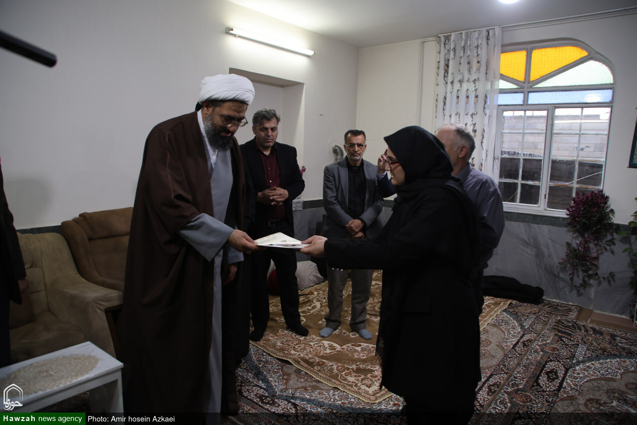 تصاویر / تجلیل نماینده ولی فقیه در استان همدان از شهدای تویسرکانی جنگ رمضان
