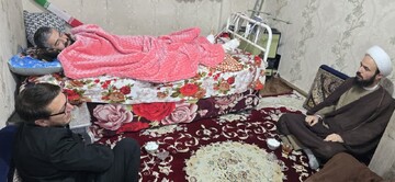 عیادت مدیر مرکز خدمات همدان حوزه علمیه همدان از مبلّغ طرح هجرت