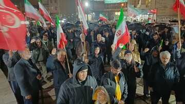 تصاویر/ پنجاه و یکمین شب حضور پرشور مردم ولایتمدار زرندیه در تجدید بیعت با آرمان‌های انقلاب