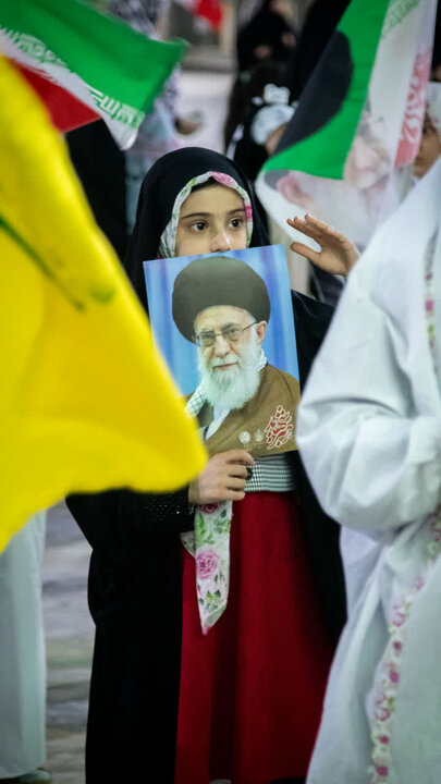 تصاویر/ اجتماع بزرگ دختران جان فدای ایران در هلال بن علی(ع)
