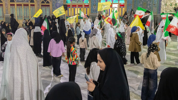تصاویر/ اجتماع بزرگ دختران جان فدای ایران در هلال بن علی(ع)