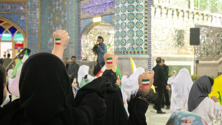 تصاویر/ اجتماع بزرگ دختران جان فدای ایران در هلال بن علی(ع)
