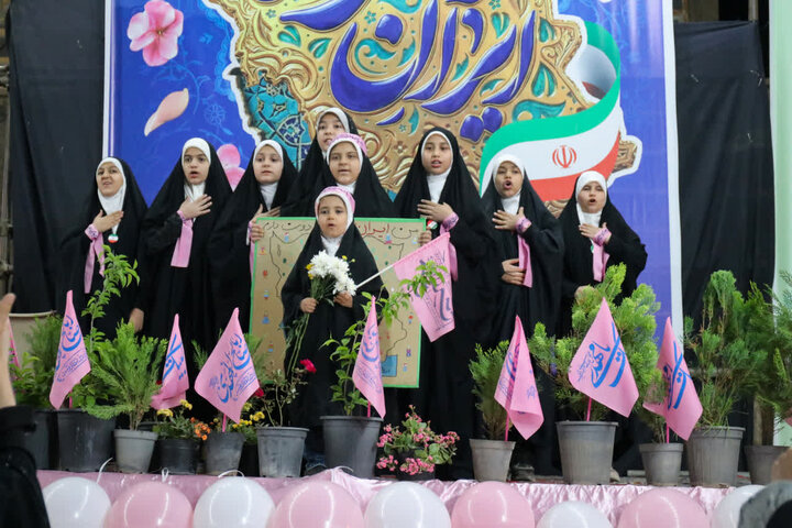 تصاویر/ویژه برنامه ولادت حضرت معصومه(س) و روز دختردرفین کاشان