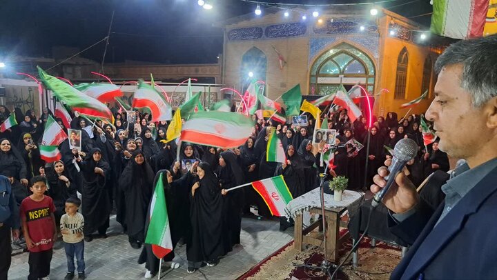 تصاویر/اجتماع بزرگ شبانه مردمی ابوزیدآباد در پشتیبانی از نظام مقدس جمهوری اسلامی ایران