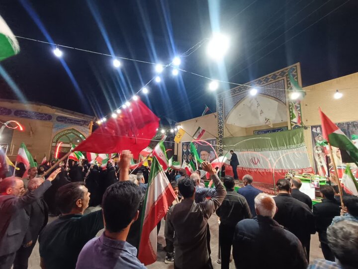 تصاویر/اجتماع بزرگ شبانه مردمی ابوزیدآباد در پشتیبانی از نظام مقدس جمهوری اسلامی ایران