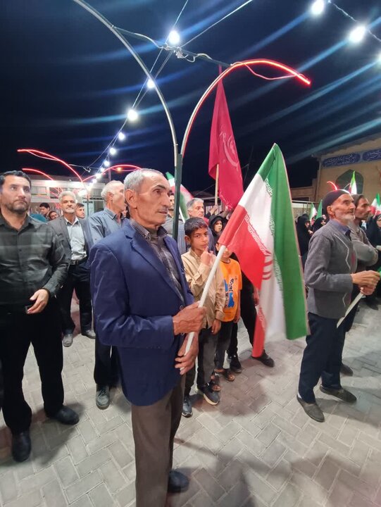 تصاویر/اجتماع بزرگ شبانه مردمی ابوزیدآباد در پشتیبانی از نظام مقدس جمهوری اسلامی ایران