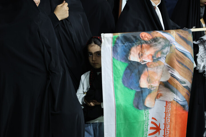 تصاویر / دختران دهه نودی همدان پای کار انقلاب