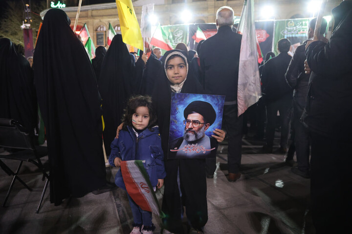 تصاویر / دختران دهه نودی همدان پای کار انقلاب